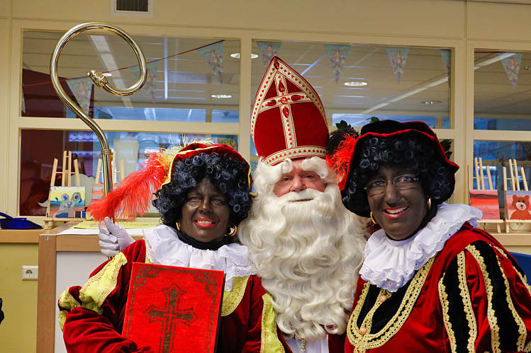 Aankomst van de Sint en zijn Zwarte Pieten in Waarder_151